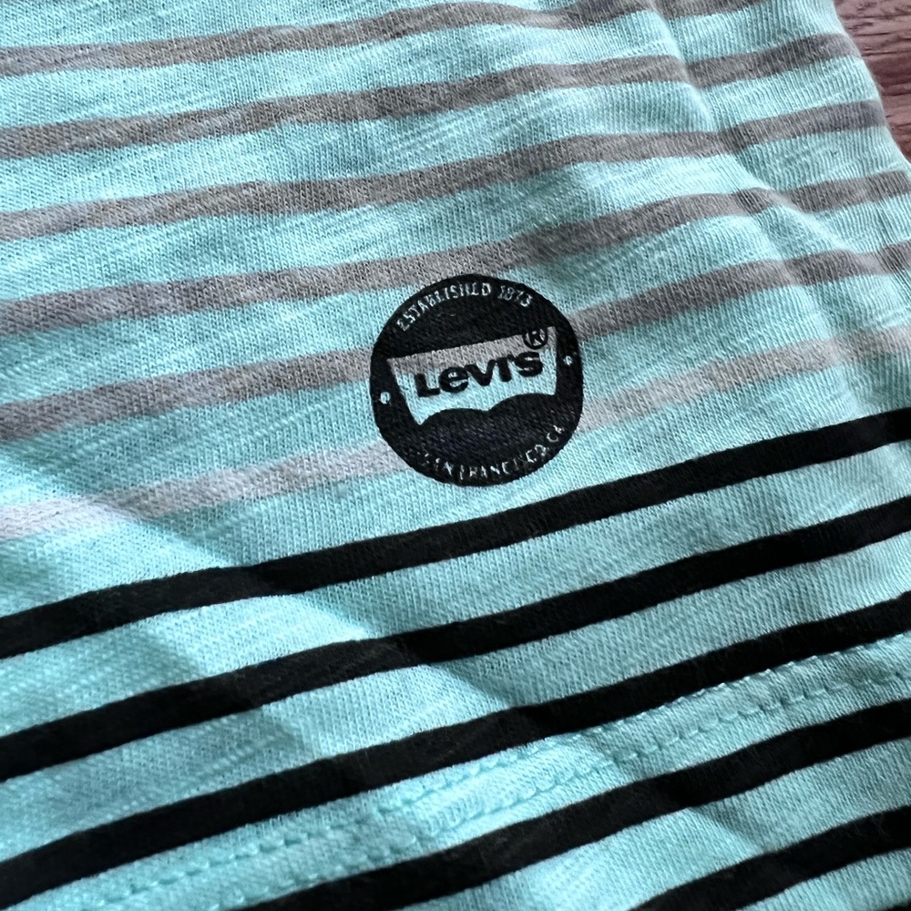 NEW Men Levi’s Short Sleeve Striped T-shirt - Picture 2 of 5